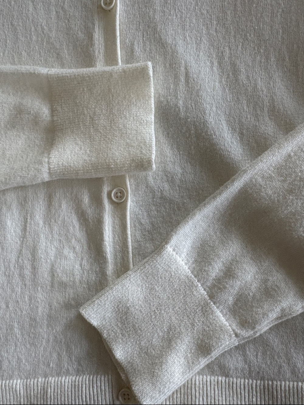 GAP Button-Front Cotton Knit Cardigan. Snowflake Milk Color. Sz M. Barely worn! - Picture 4 of 6